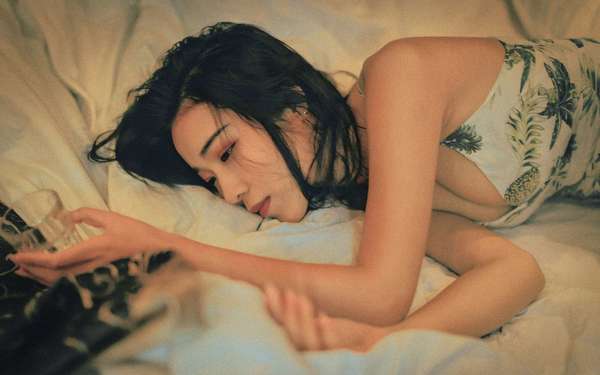 女人睡前需要做哪些事情才能素颜出门更美丽？