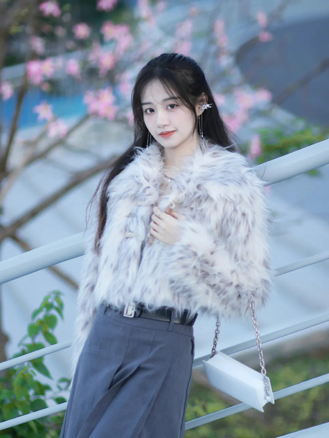 如何用盐洗脸并按摩，让肌肤更光滑？